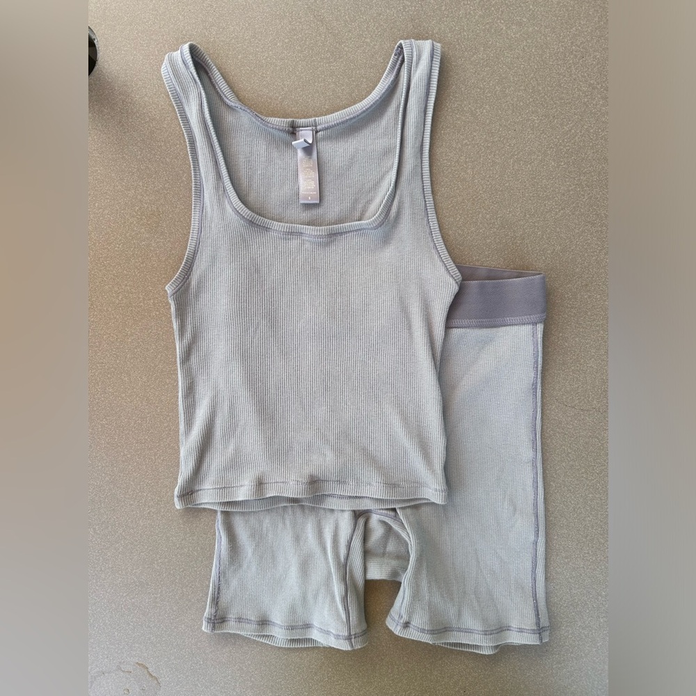 Skims kyanite boxer shorts and tank